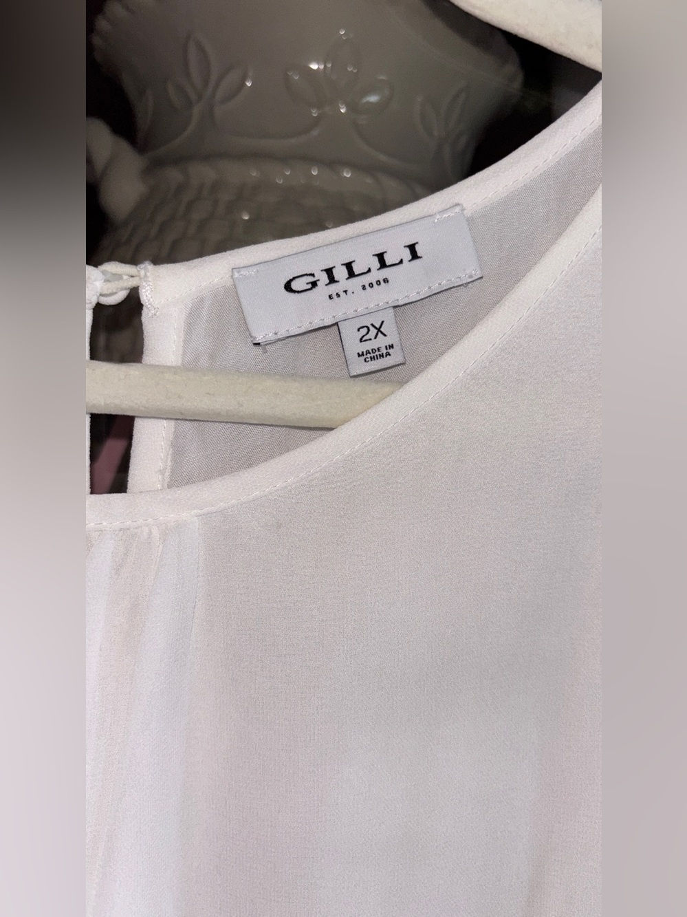 Gilli White Flutter Sleeve Midi Dress - Picture 2 of 9